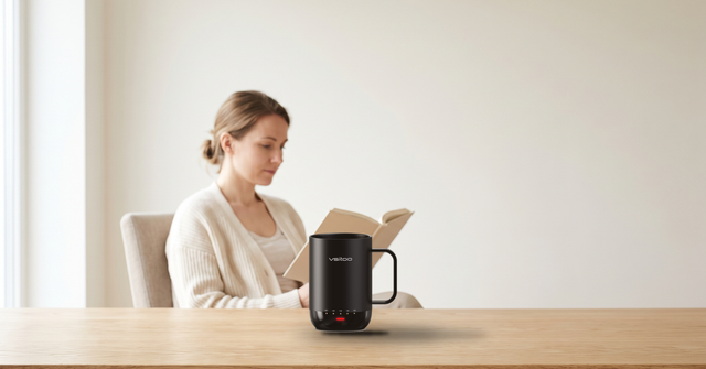 VSITOO S3 Pro self-heating coffee mug on a home office desk