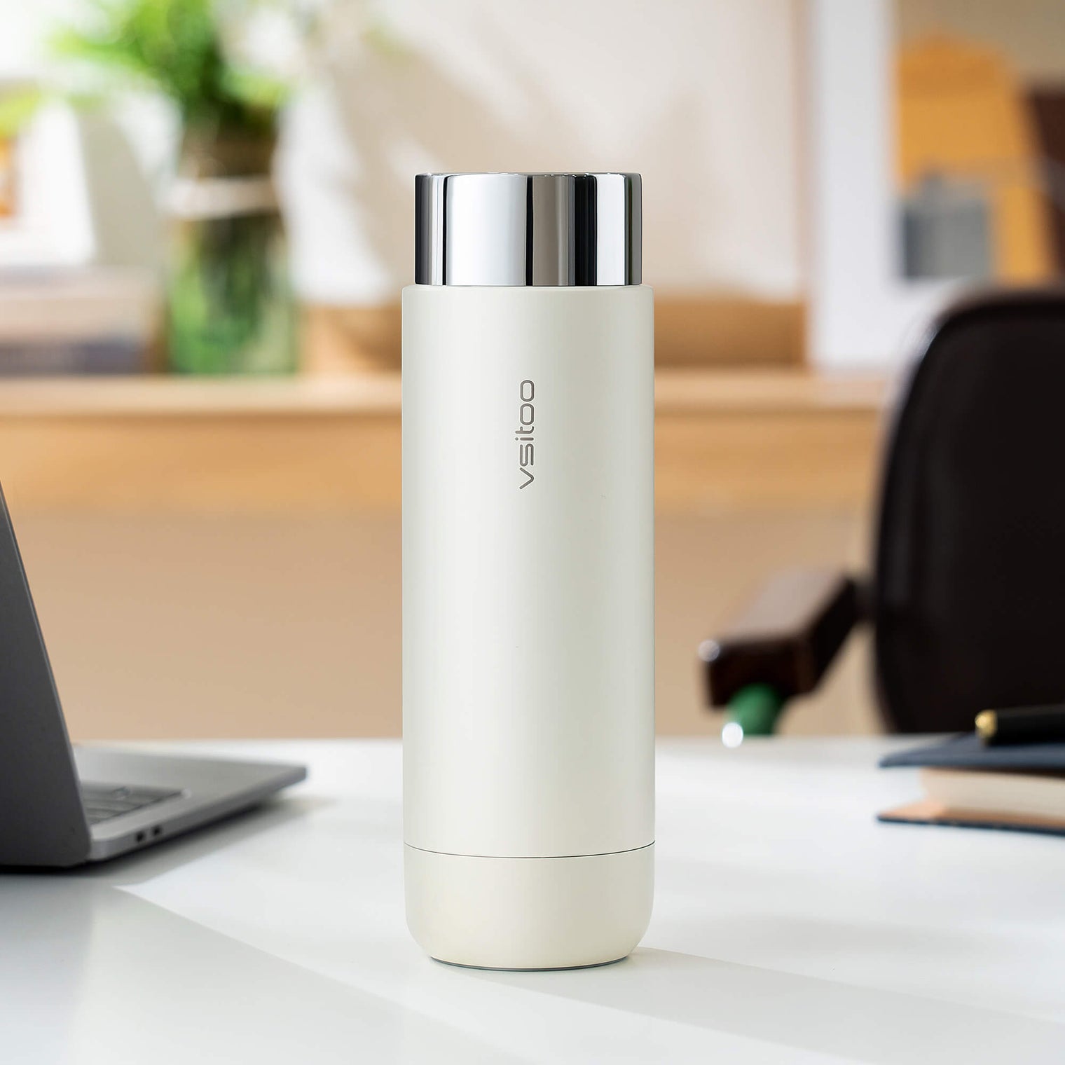 Vsitoo H1 white smart travel mug, 15oz coffee mug sizes, self heating coffee when you charge on your car.